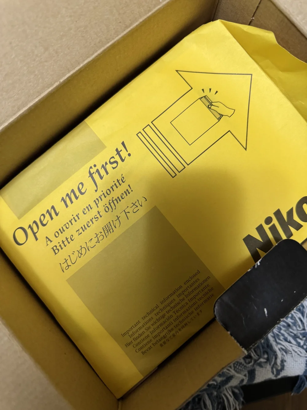 Nikon Coolpix 950 Digital Camera - Black with Purple Accent NIB